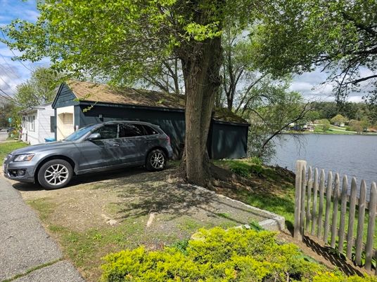 Exterior, Lake