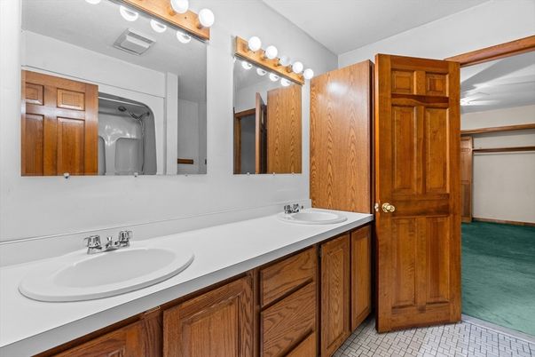 Bathroom, Dual Sink Vanities, Interior