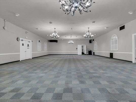 Chandelier, Empty room, Interior, Recessed Lighting