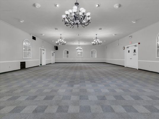 Chandelier, Empty room, Interior, Recessed Lighting