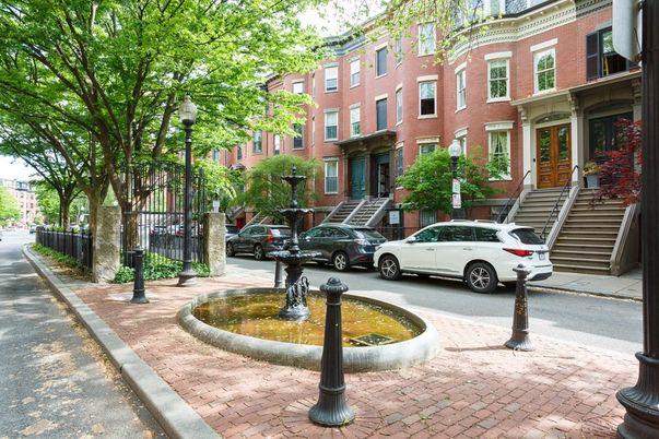 Exterior, Facade, Brick Facade, Rowhouse