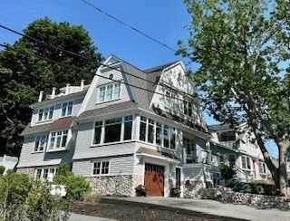 Exterior, Facade, Queen Anne Victorian