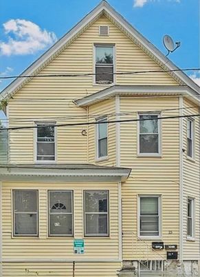 Exterior, Facade, Queen Anne Victorian