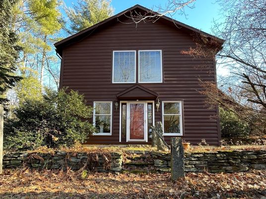 Exterior, Facade, Log Home