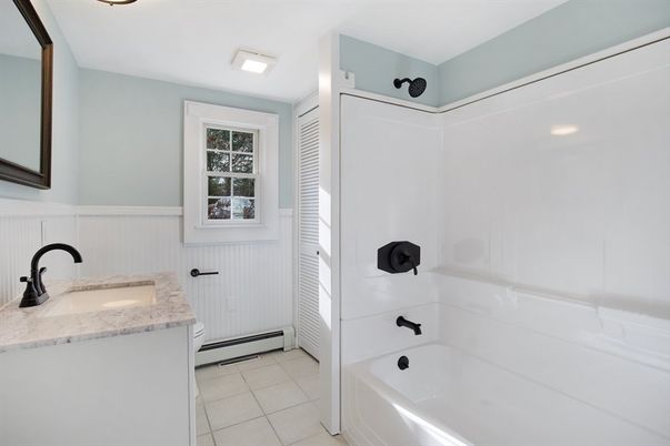 Bathroom, Interior, Recessed Lighting