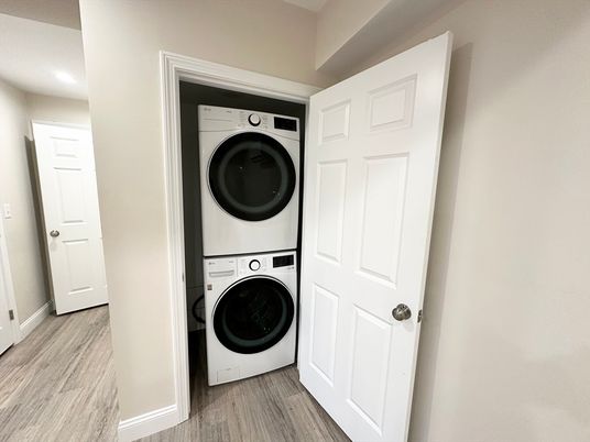 Interior, Utility Closets, Washer, Wood Texture Flooring