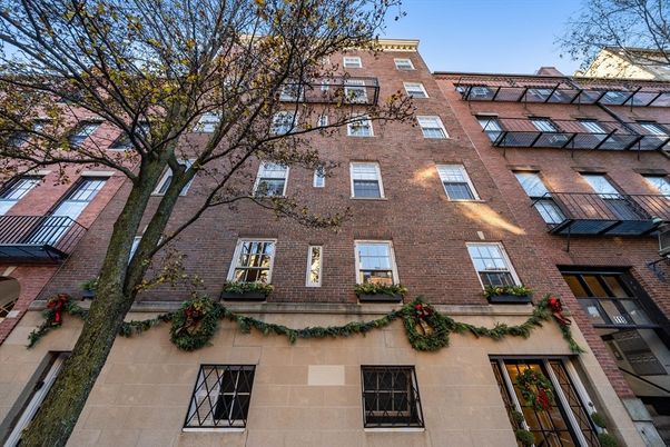 Exterior, Facade, Brick Facade, Rowhouse