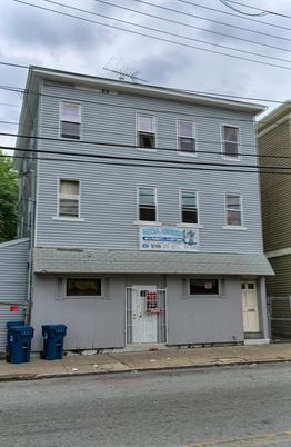 Exterior, Facade, Rowhouse
