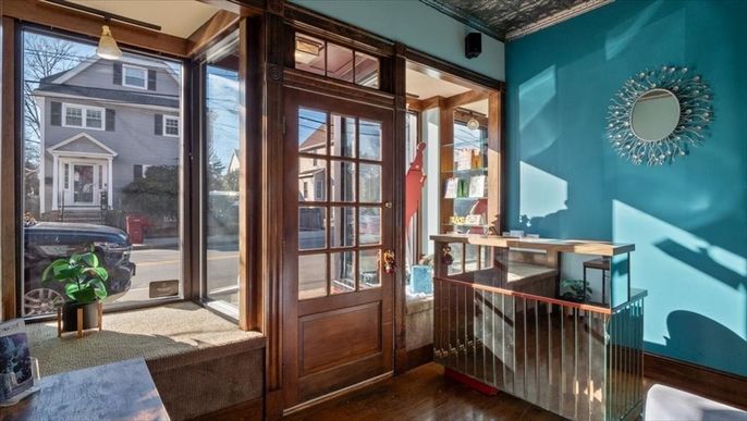 Interior, Pendant Lights, Wood Texture Flooring