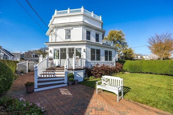 Backyard, Exterior, Facade, Queen Anne Victorian