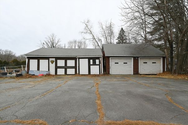 Attached, Detached Garage, Exterior, Facade, Ranch