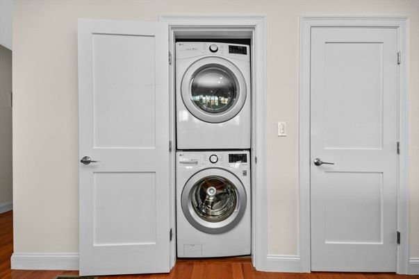 Interior, Utility Closets, Washer, Wood Texture Flooring