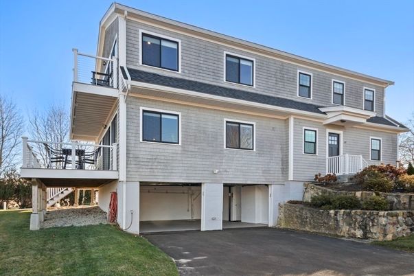 Exterior, Facade, Rowhouse