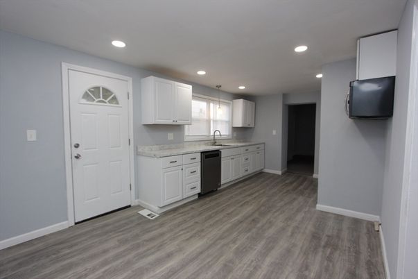 Interior, Kitchen, Pendant Lights, Recessed Lighting, Wood Texture Flooring