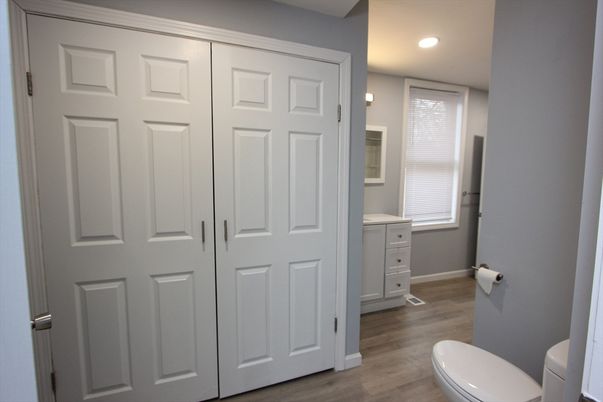 Bathroom, Interior, Recessed Lighting, Wood Texture Flooring