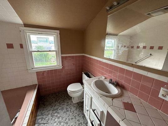 Bathroom, Interior, Tile Countertops