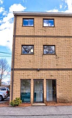 Exterior, Facade, Brick Facade, Rowhouse