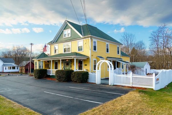 Exterior, Facade, Queen Anne Victorian