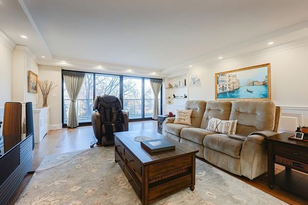 Interior, Living room, Recessed Lighting, Wood Texture Flooring