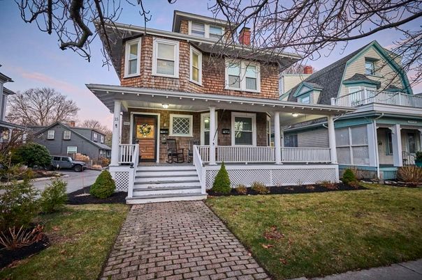 Exterior, Facade, American Foursquare