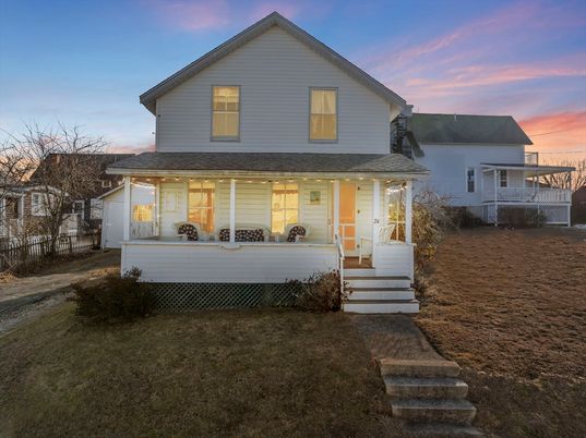 Exterior, Facade, Farmhouse