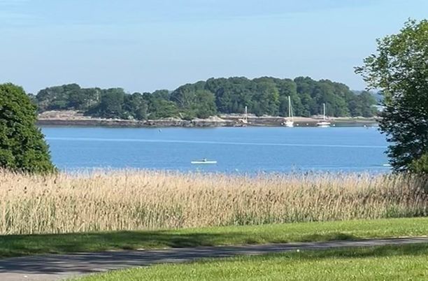 Exterior, Lake