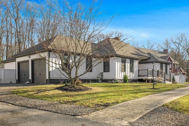 Attached, Exterior, Facade, Cape Cod
