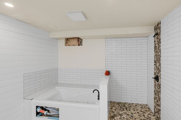 Bathroom, Interior, Recessed Lighting