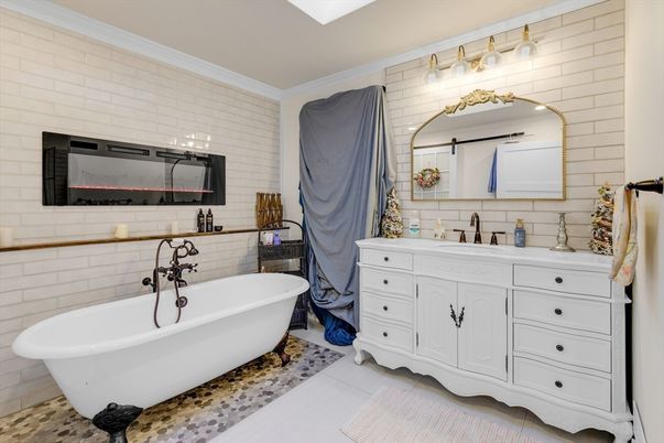 Bathroom, Dual Sink Vanities, Free Standing Baths, Interior