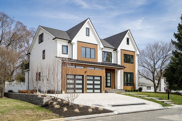 Attached, Exterior, Facade, Farmhouse