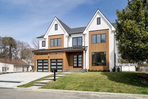 Attached, Exterior, Facade, Farmhouse