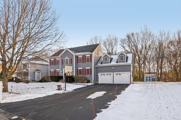 Attached, Exterior, Facade, Cape Cod