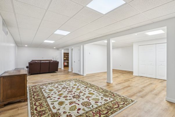Interior, Recessed Lighting, Wood Texture Flooring