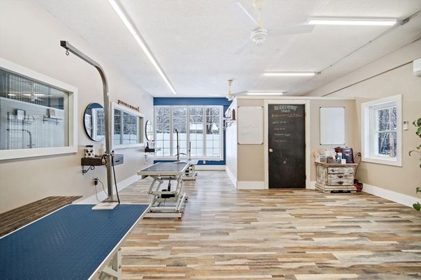 Fitness Equipment, Interior, Recessed Lighting, Wood Texture Flooring