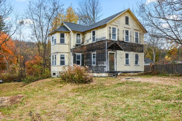 Backyard, Exterior, Facade, Queen Anne Victorian