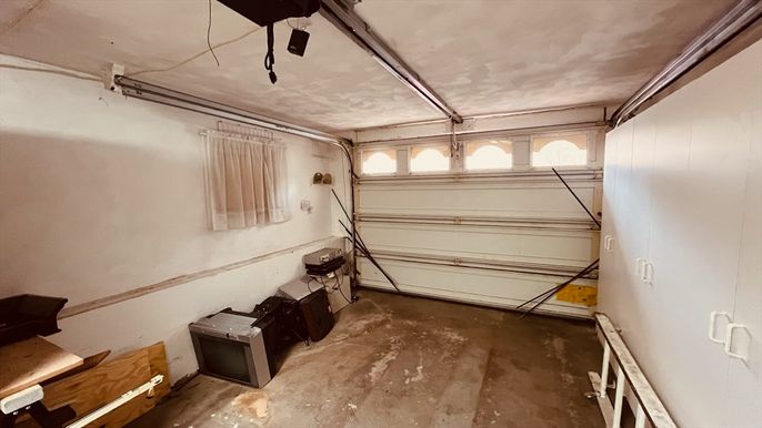Garage, Interior