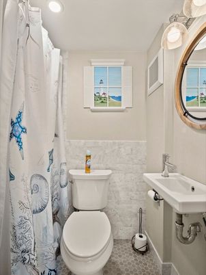 Bathroom, Interior, Recessed Lighting