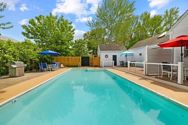 Exterior, Pool