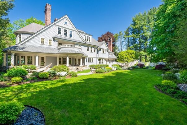 Backyard, Exterior, Facade, Queen Anne Victorian