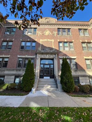 Exterior, Facade, Brick Facade, Rowhouse
