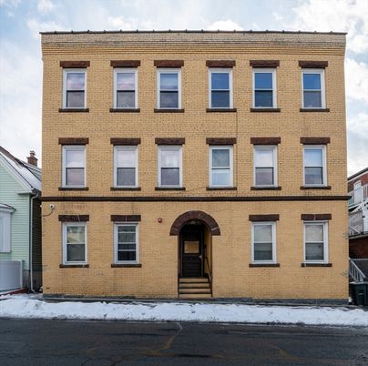 Exterior, Facade, Brick Facade, Rowhouse