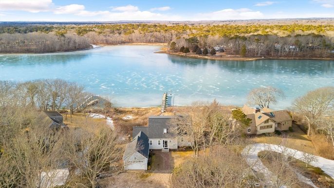 Exterior, Lake