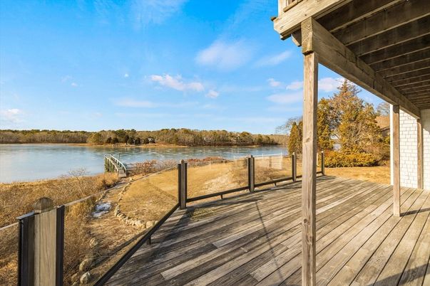 Exterior, Lake