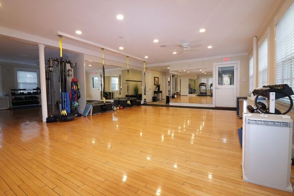 Fitness Equipment, Interior, Recessed Lighting, Wood Texture Flooring