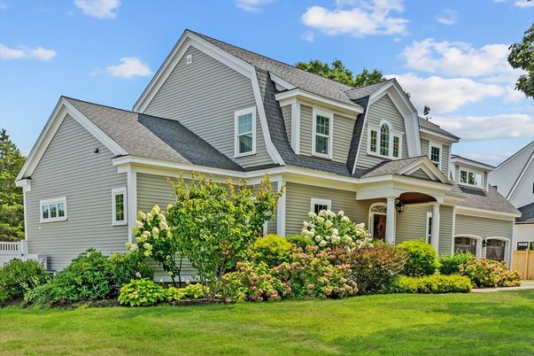 Exterior, Facade, Farmhouse