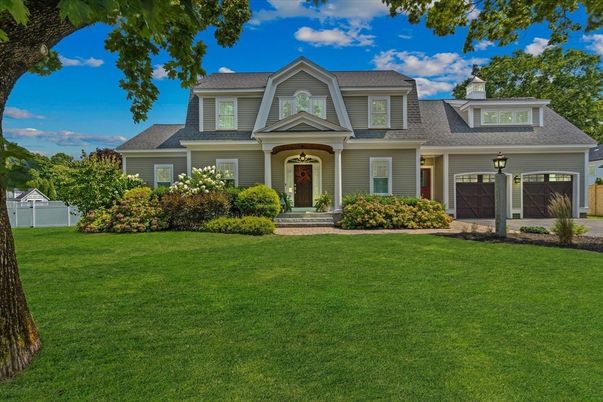 Attached, Exterior, Facade, Cape Cod