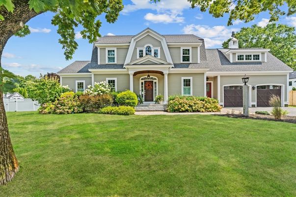 Attached, Exterior, Facade, Cape Cod