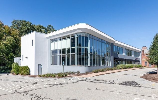 Exterior, Facade, Modern