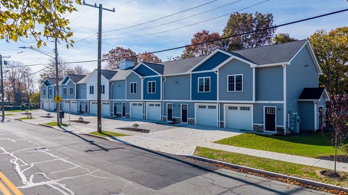 Attached, Exterior, Facade, Rowhouse