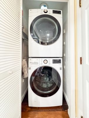 Interior, Utility Closets, Washer, Wood Texture Flooring